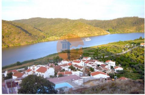 Discover the charm of the Algarve with this exclusive Tourist Development, perfectly situated on the tranquil banks of the Guadiana River in Guerreiros do Rio, in the municipality of Alcoutim. This magnificent property comprises an elegant 4-story Ru...