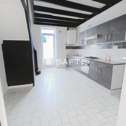 Pretty house in the town center close to shops, supermarket, schools, college, high school, 10 minutes from La Rochefoucauld, 5 minutes from RN10, it offers on the ground floor 1 entrance, 1 living room, 1 dining room, 1 open fitted kitchen, 1 wc, 1 ...