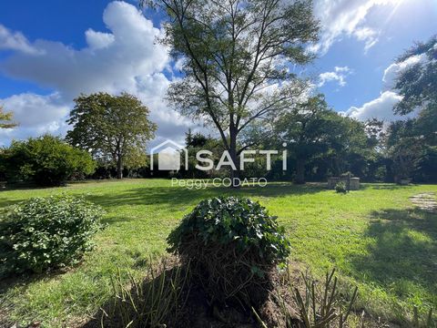 Situé dans la charmante ville de Beauzelle (31700), ce superbe terrain de 1002 m² offre un cadre de vie paisible et confortable à ses futurs occupants. Bénéficiant d'une proximité immédiate à pieds à toutes les commodités : arrêt de bus, écoles, coll...