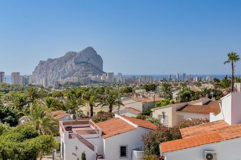 Beautiful villa located in a quiet urbanization in Calpe, a few minutes from all services, supermarkets and restaurants with stunning views of the sea and the Peñón de Ifach. It is also located near the beaches La Fossa, La Fustera and Arenal-Bol. Th...