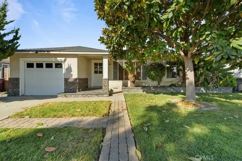 Discover the incredible potential of this 3-bedroom, 3-bathroom home, in a highly desirable neighborhood of Los Altos in Long Beach. This property is brimming with possibilities for those looking to create their dream home in Los Altos. Boasting a sp...