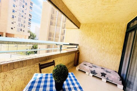 Dit charmante appartement in Cala de Finestrat, Benidorm, biedt een ontspannen verblijf met een eigen terras met een eethoek in de openlucht, perfect voor zonnige middagen. Het appartement beschikt over een slaapkamer met een tweepersoonsbed, ideaal ...