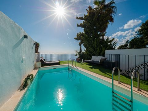 Spectacular semi detached villa with stunning sea views, highlight its excellent condition as well as the qualities, the luminosity of the rooms, the sea views from the interior of the house and its private pool. The street level floor is a closed ga...