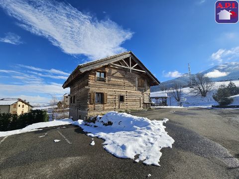 AN EXCEPTIONAL SETTING Discover this magnificent chalet located just 1 km from the slopes of the Cambre d'Aze ski resort and only 10 km from Font-Romeu, offering an ideal opportunity for a second home and rental investment. Composed of two dwellings ...