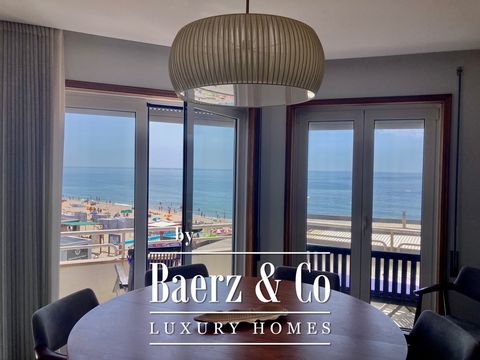 Duplex apartment with 4 bedrooms, on the beach, a unique location! Just cross the street and we are on the beach. Located in Vila de Conde on the famous beach of Árvore, apartment with lots of natural light, nearby restaurants, beach bars , shops, su...