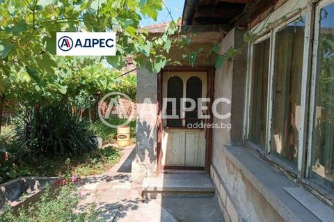 Casa com garagem à venda em Razgrad! Todo o terreno tem uma área de 264 m². M.! A casa é composta por um piso residencial principal composto por uma sala de estar e três quartos com banheiro separado com vaso sanitário. A propriedade também tem um po...