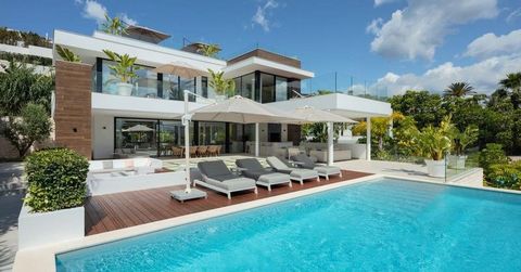 Modern Luxury Villa in Golf Valley, Nueva Andalucía – €4,990,000 A spectacular modern villa in the sought-after area of Golf Valley, Nueva Andalucía, with stunning views of La Concha and an east orientation that guarantees excellent natural lighting ...