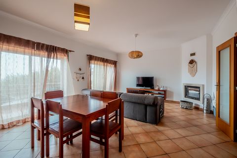 THE ADDED VALUE OF THE PROPERTY: 3 bedroom duplex flat with swimming pool, less than 5 minutes from Ribeira D'Ilhas and less than 10 minutes from the historic centre of Ericeira. PROPERTY DESCRIPTION: Floor 0: Entrance hall Living room kitchen 1 bath...