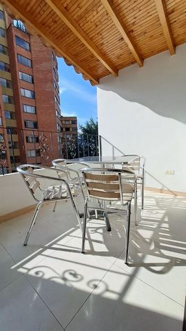 Espectacular apartamento dúplex en excelente sector residencial, lindos acabados y excelente iluminación. En el primer nivel encontraras la cocina integral, abierta con buena iluminación y ventilación; sala, comedor, zona de estar, habitación princip...