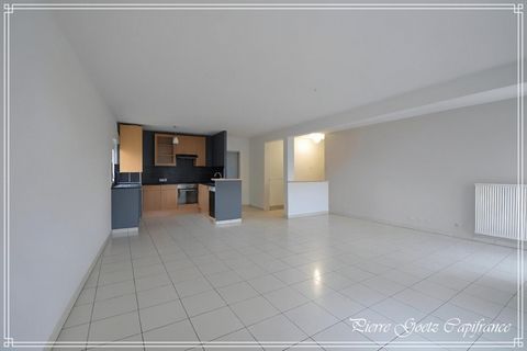 Appartement 3 pièces de 82 m² à vendre à Dettwiller Situé au premier étage d'une résidence récente, cet appartement de 82 m² allie luminosité, espace et confort. Idéalement situé à Dettwiller, vous profiterez de la proximité immédiate de toutes les c...