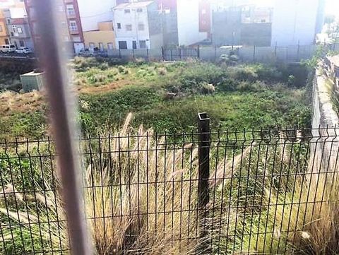 ~A large plot is for sale, ideal for developing a closed collective residential project in Santa Cruz de Tenerife. The location in the northwest of the island of Tenerife makes it a very popular tourist destination, with a pleasant climate and a wide...