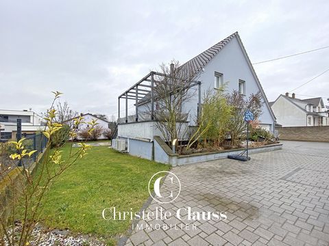 Kommen Sie und entdecken Sie dieses charmante Einfamilienhaus mit Pool mit einer Fläche von 108m2 Wohnfläche und 126m2 auf dem Grundstück in Bernolsheim. Sie werden von den Annehmlichkeiten dieses Hauses verführt, das sich vor den Toren von Brumath i...