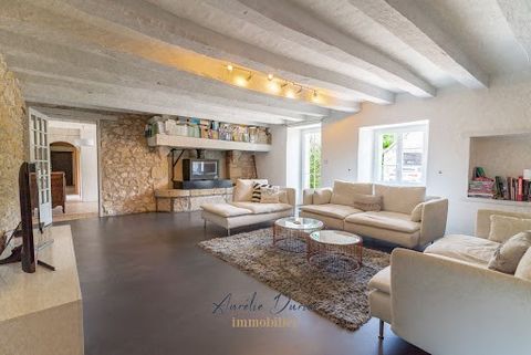 Aurélie Durier real estate offers you an exceptional 17th-century longhouse nestled in a green setting. This property blends authentic charm with modernity. It welcomes you with its vast garden that surrounds the entire property. When you cross the t...