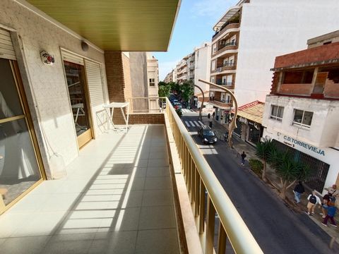 Large urban apartment with four bedrooms, two bathrooms, living room, kitchen and terrace in the center of Torrevieja. Here you will find a wide range of shops and city restaurants and a few steps from the Mediterranean Sea and its beautiful beaches....