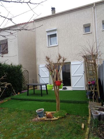 Isabelle BEDOUCHA, independent member of the SAFTI Immobilier network, is pleased to present this beautiful, fully renovated house in a sought-after area of Courdimanche. Located just a few minutes' walk from the Cergy-le-Haut RER station, it compris...