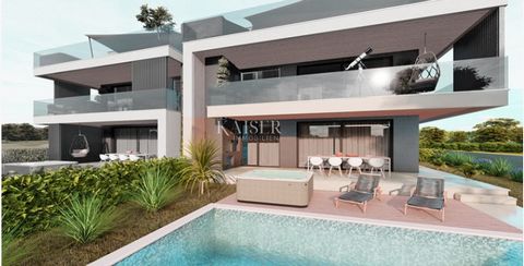 Kaiser Immobilien offers for sale a luxurious modern apartment on the ground floor near the sea. On the West coast of Istria, in a small Mediterranean and above all the most popular town in Istria, in the city of Rovinj, this new modern project with ...