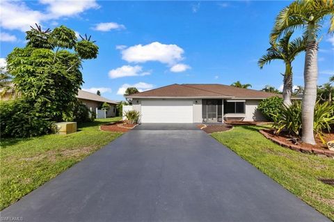 Price improvement on highly sought-after Gulf View Estates pool home! This beautifully updated residence at boasts modern upgrades and a prime location in Venice, FL. Step inside to discover the stunning new flooring that flows seamlessly throughout ...