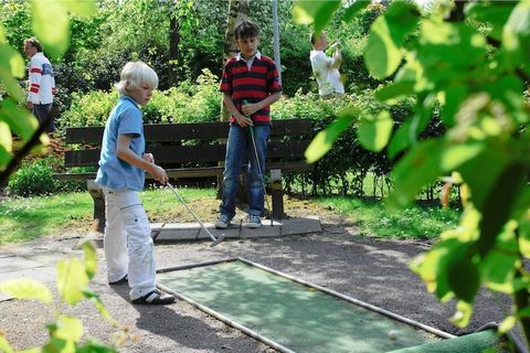 Ces nouveaux bungalows indépendants font partie du village de vacances durable et sans voiture de Water Village, qui ouvrira ses portes en juillet 2019. Les bungalows sont construits avec des matériaux durables, ne disposent pas d'un raccordement au ...