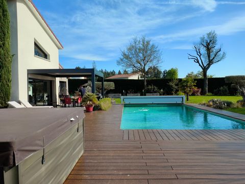 Maison d'exception de 240 m², 6 chambres, piscine