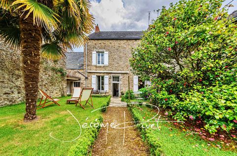 Authenticité et beaucoup de charme pour cette demeure coeur de ville.