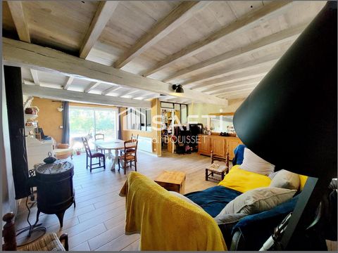 Corps de ferme et dépendance d'une surface environ de 248m2 dont 12 couchages à fort potentiel.