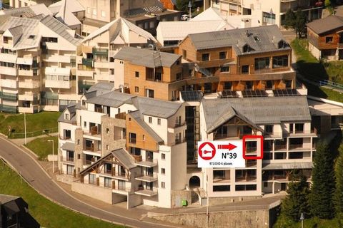 Dans le village pittoresque de Gourette, au cœur des majestueuses Pyrénées, ce charmant studio offre un refuge idéal aux amoureux de la nature et aux aventuriers. Située au 16 Route du Col d'Aubisque, la résidence se trouve à seulement 150 mètres des...