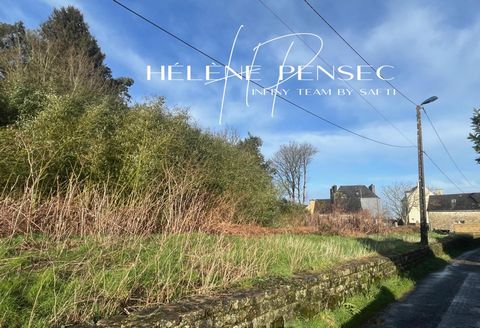Terrain constructible de 2 238 m² au coeur du bourg.