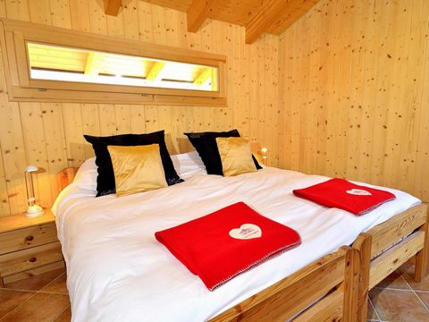 The chalet Pierina is idealy situated 500 m away from the resort center and 850 m away from ski arera. You will havec an excellent comfort and the charme of a swiss mountain chalet. You can find a small supermarket, shops, restaurants, kindergarden, ...