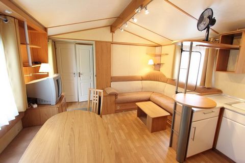 Esta casa móvil para un máximo de 6 personas se encuentra en un pequeño y acogedor camping en el embalse de Völkermarkt en Carintia y en el carril bici de Drautal. Dispone de salón-comedor cocina con sofá cama, 2 dormitorios, 1 baño y terraza de made...