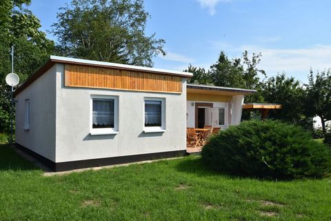 Dieses schöne Ferienhaus mit drei Zimmern liegt im kleinen Dorf Boiensdorf in der Nähe der Hansestadt Wismar und der Insel Poel in einer ländlichen und ruhigen Umgebung. Der flache, natürliche Strand des 