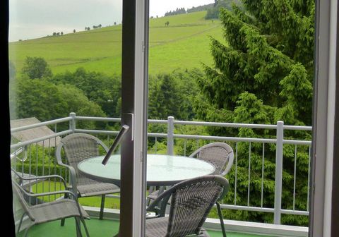 The modern and brightly furnished holiday flat is located in a well-kept house in Willingen. Enjoy sunbathing on the balcony with a fantastic view of the Ettelsberg. Thanks to its location right next to the toboggan slope and the separate children's ...