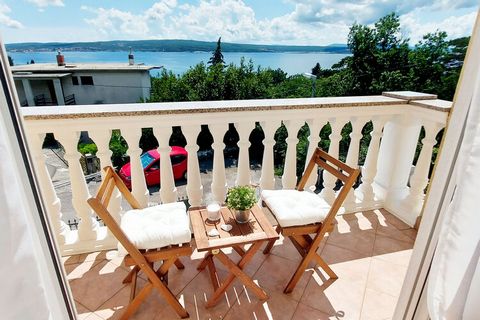 Dit leuke appartement in het Kroatische Crikvenica beschikt over een fijn terras en een bubbelbad, waar je tegen betaling gebruik van kunt maken. Er zijn 2 slaapkamers waar in totaal 4 gasten in kunnen verblijven. Deze optie is ideaal voor zonvakanti...