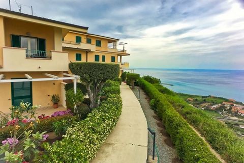 This holiday home has 2-bedrooms and can accommodate 5 people. Ideal for small families,it has a swimming pool and offers panoramic views to the sea. It is close to Tropea, Drapia, Zaccanopoli and Zambrone. In the summer you can visit the local festi...