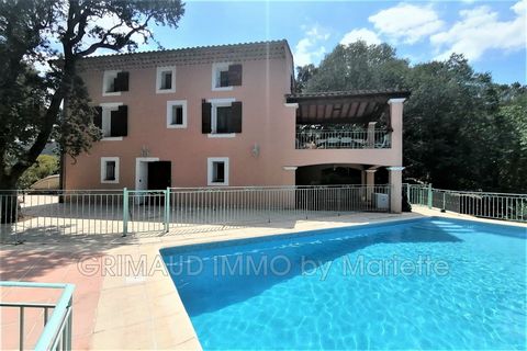 Bastide with a sheepfold on 3394m² of land overlooking the vineyards, in a quiet hamlet comprising on the ground floor of the swimming pool: an independent studio with kitchenette, shower room, cellar. The main house with large living room with firep...