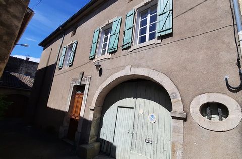 Village with all shops, cafe, restaurants, school, 20 minutes from Beziers, 20 minutes from Bedarieux and 30 minutes from the coast. House well located in the village, with about 155 m2 of living space including 2/3 bedrooms and 2 bathrooms plus a la...