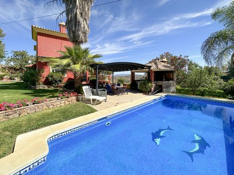 This magnificent property enjoys an idyllic location in the natural setting of the Sierra de las Nieves, surrounded by nature and only 15 minutes from Marbella. The property is presented in classic Mediterranean style while its elevated position prov...
