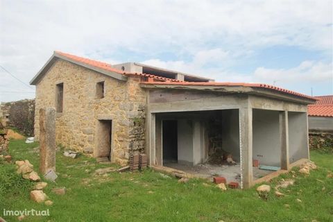 2 stenen villa's, ingevoegd in de buurt van Penela, in Espinheira, met 300 m2 grond. Kom kijken! De ERA-garantie beschermt uw nieuwe huis, zelfs als het huis niet nieuw is. De ERA-garantie is een verzekering die reparaties aan de koper garandeert in ...