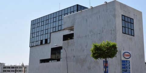 A six storey commercial building with a total area of 3.245 sqm (plus 1.370 sqm basement) located in a central location in Nicosia. It is adjacent to Spyrou Kyprianiou Avenue on its northern boundary, at a distance of few meters west of the intersect...