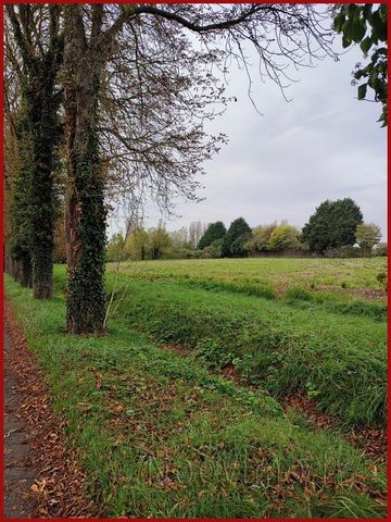 Your Noovimo Real Estate Advisor, Anita Joubert offers: exceptional, large plot of 8995 m2, constructible on 8405 m2, ideal to build your house. Connections and connections nearby. Typical country village at the gates of the Perche. advertisement wri...