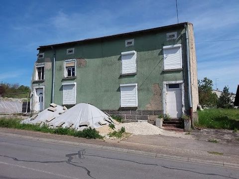 Detached village house under renovation. The ground floor consists of 4 large rooms, with access to the garden by a French window, a shower room and a separate toilet. Upstairs, 3 bedrooms and 2 large rooms to restore as well as a smaller room. Possi...