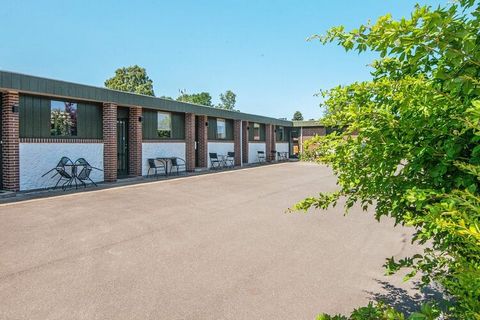 À Fjellerup Strand, vous trouverez cet appartement avec accès à une piscine commune. L'appartement dispose d'une cuisine bien équipée, d'une salle de bains et d'une chambre double. Lit double dans le salon et possibilité de streaming sur TV. Il est p...