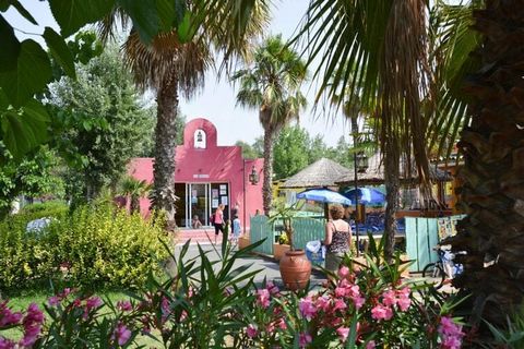 A touch of Mexico....Colourful, family-friendly complex with Mexican-style elements in the heart of the Hérault region, just a 15-minute walk from the beach. Outdoor swimming pools with slides, children's pools and a heated indoor pool ensure bathing...