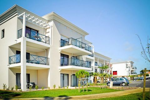 One of the most beautiful swimming bays in Europe is just a few steps from your modern and comfortably furnished holiday accommodation. With a great location in the heart of La Baule, the Résidence La Baule combines modern comfort and a historic sett...