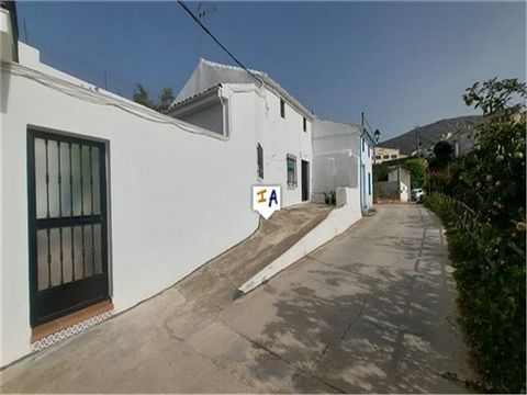 Cette maison de ville de 4 à 5 chambres avec un grand patio est située à Zagrilla Baja, à proximité de la ville populaire de Priego de Córdoba en Andalousie, en Espagne. Sur le marché pour 49 000 euros, la propriété est vendue partiellement meublée a...
