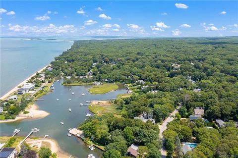 *Rare* Opportunity To Build A Fully Customized Waterfront Home! Waterfront Property On 0.42 Acres, Offers Plenty Of Space To Build Your Dream House With Stunning Views And Easy Access To Water Activities Through A Custom Private Dock - Allowing You T...