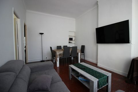 Nouveauté !!! Notre agence vous propose cet appartement de 3 pièces de 61m2 dans le 6e arrondissement à Marseille. Il est situé au 2e étage d'une petite copropriété marseillaise de 4 étages et en très bon état. Il se compose d'un joli séjour et d'une...