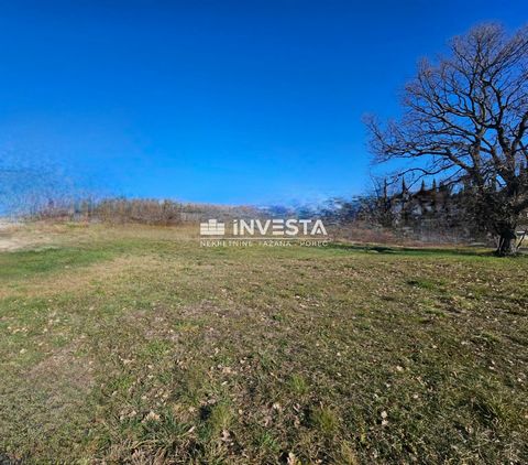 A building plot of 670 m2 in Juršići is for sale. It is possible to build a family house or a villa with a swimming pool on the land. Several holiday houses have been built in the immediate vicinity. The land has its own water meter, while electricit...