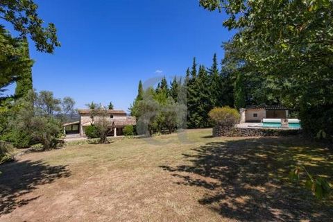 GRIGNAN AREA EXCLUSIVITY Charming house on the edge of beautiful village in Drôme Provençale, close to Grignan, 217 m² of living space on 2320 m² of garden. Huge living room 102 m² and kitchen , salon ,dining room. 5 bedrooms ,two with mezzanine. 4 s...