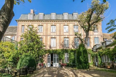 Sole Agent. This magnificent mid 18th century private mansion is located in Verneuil sur Avre, a historic town on the edge of Normandy which was founded in 1120 by Henri Ier Beauclerc, the son of William the Conqueror. Boasting an exceptional archite...