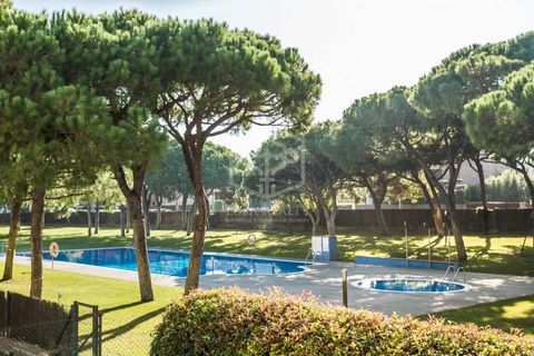 Property near the sea in Spain for sale. We offer a large apartment with a terrace in a closed urbanization in Gava Mar, in a suburb of Barcelona, ​​in a zone with a highly developed infrastructure, English colleges, football sections and tennis scho...